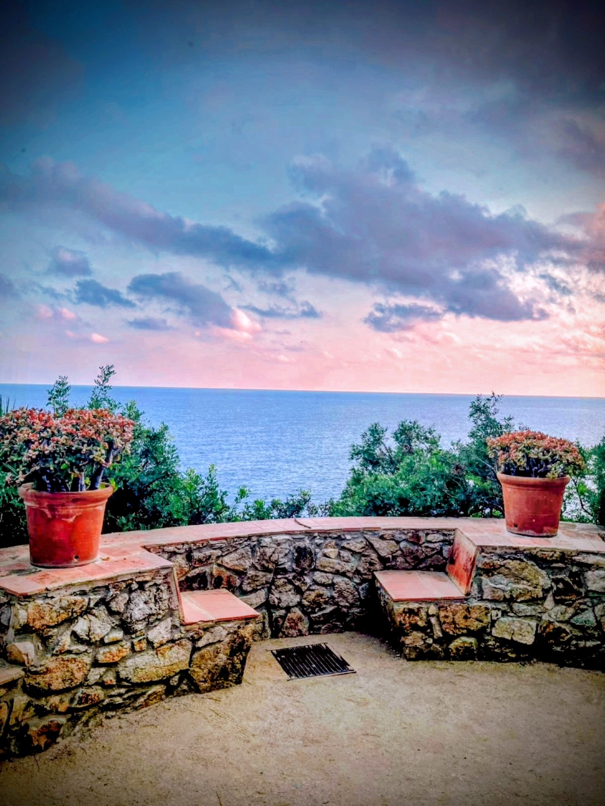 Barco en cala mediterranea